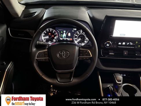 Used 2024 Toyota Highlander LE AWD/4WD image 13