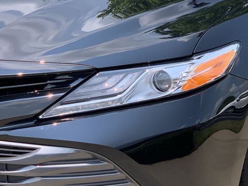 Used 2019 Toyota Camry XLE w/ Navigation Package FWD image 6