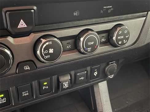 Used 2020 Toyota Tacoma TRD Off-Road w/ Technology Package image 9