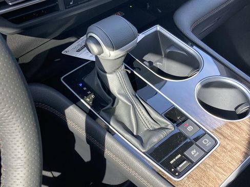 Certified 2025 Toyota Sienna Platinum image 23