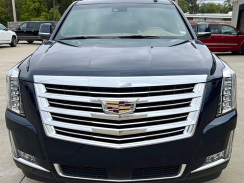 Used 2017 Cadillac Escalade ESV Platinum image 2