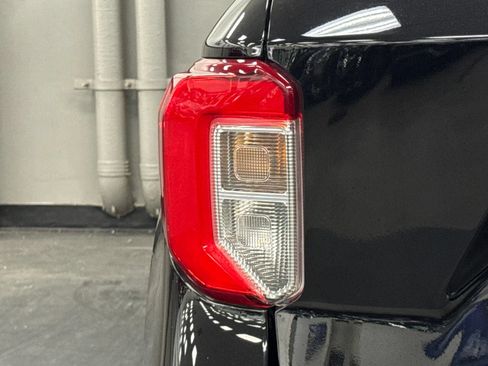 Used 2020 Ford Explorer XLT w/ Equipment Group 202A RWD image 16