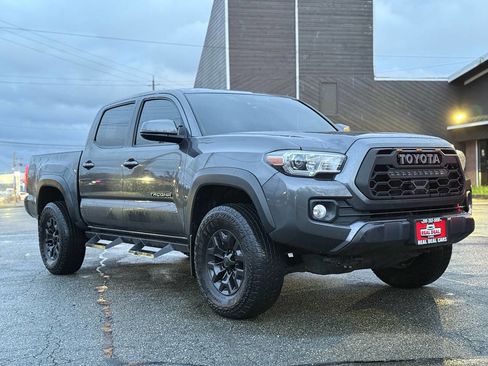 Used 2022 Toyota Tacoma TRD Off-Road RWD image 3