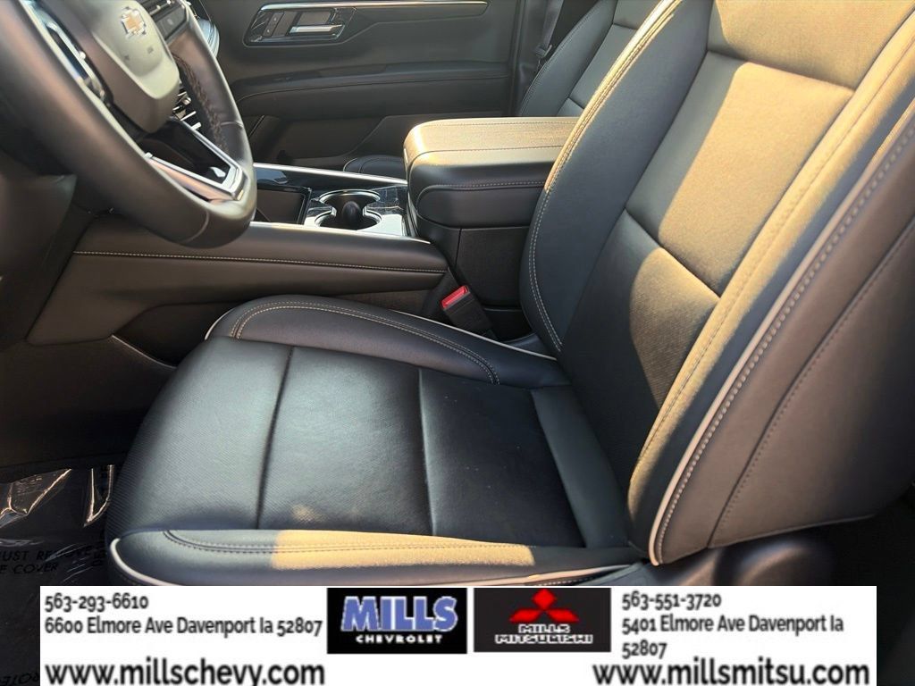 Used 2025 Chevrolet Suburban Premier AWD/4WD image 10