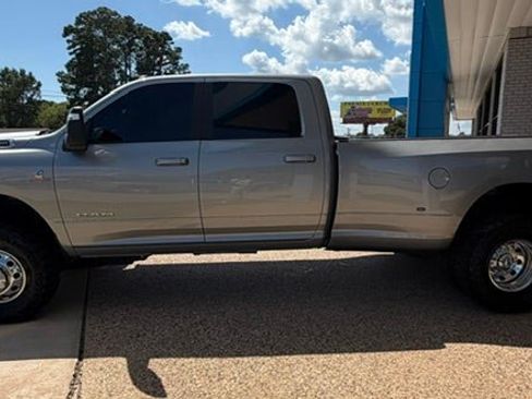 Used 2024 RAM 3500 Big Horn w/ Sport Appearance Package AWD/4WD image 4