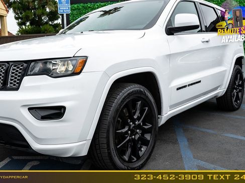 Used 2021 Jeep Grand Cherokee Laredo X AWD/4WD image 2