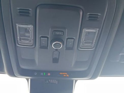 Used 2025 GMC Yukon XL Denali image 49