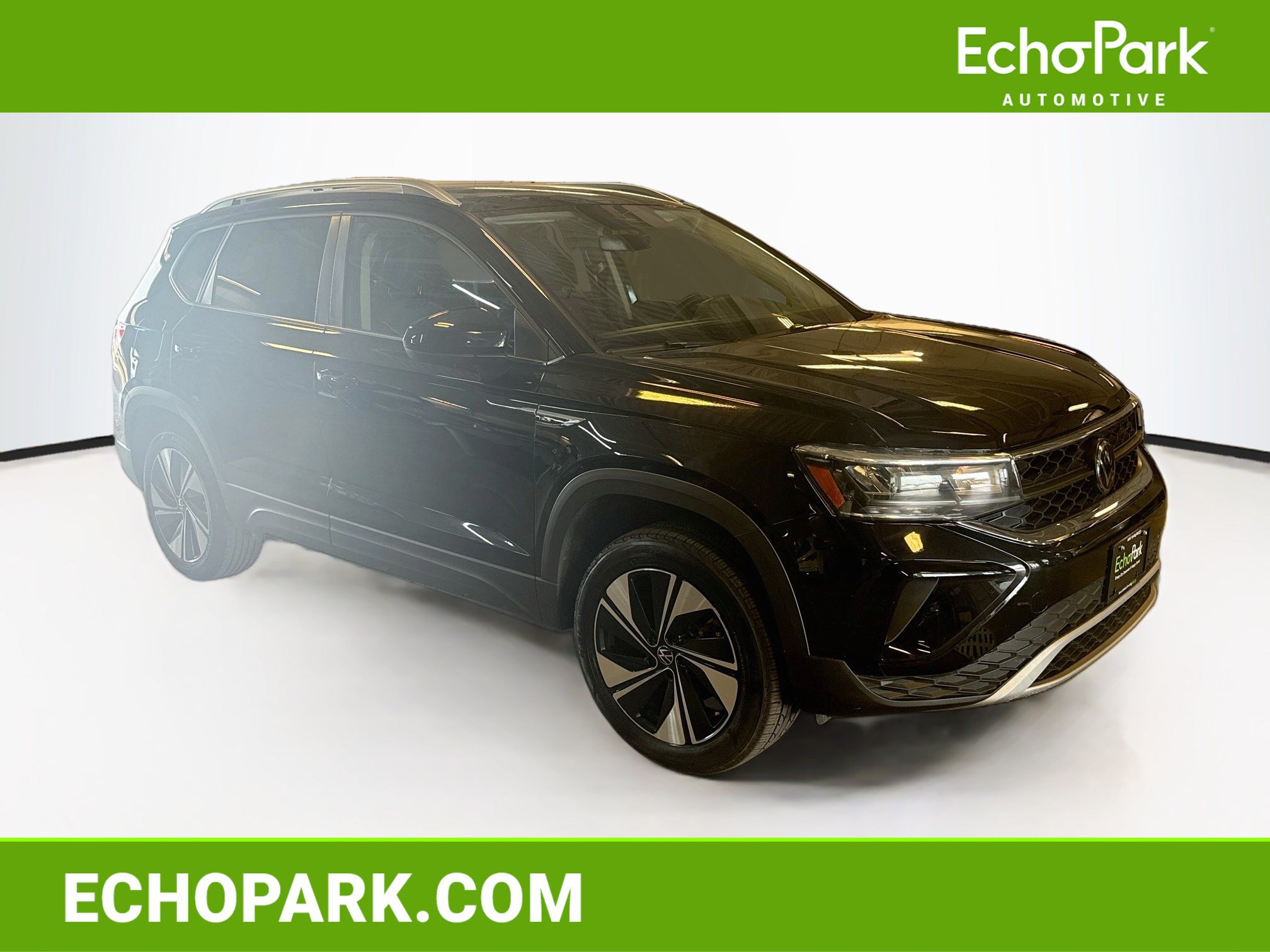 Used 2024 Volkswagen Taos SE AWD/4WD image 1