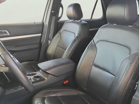 Used 2016 Ford Explorer XLT w/ Equipment Group 202A FWD image 27
