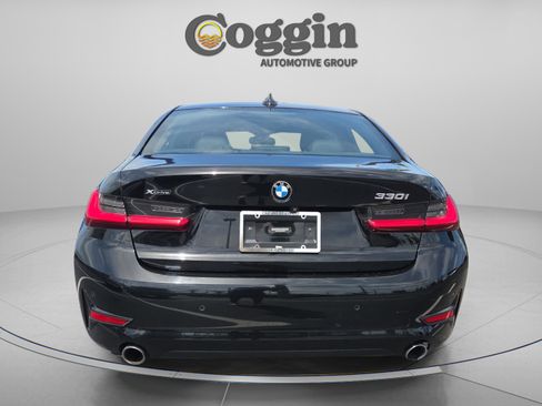 Used 2019 BMW 330i xDrive Sedan w/ Driving Assistance Package image 4