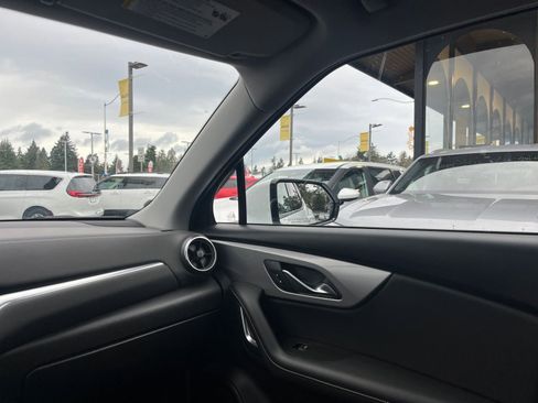 Used 2025 Chevrolet Blazer LT image 36