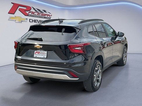 Used 2025 Chevrolet Trax LT FWD image 5