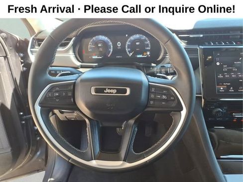 Used 2023 Jeep Grand Cherokee Laredo AWD/4WD image 15