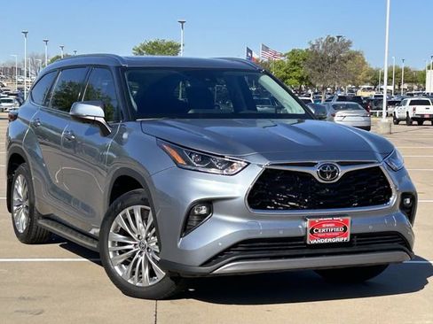 Used 2024 Toyota Highlander Platinum image 2