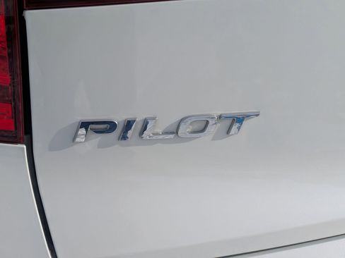 Used 2017 Honda Pilot Touring image 31