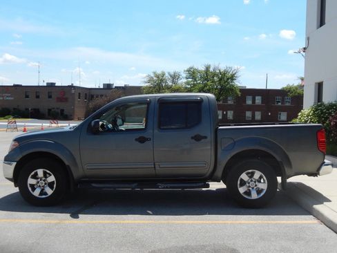Used 2009 Nissan Frontier SE w/ SE Value Truck Pkg AWD/4WD image 11