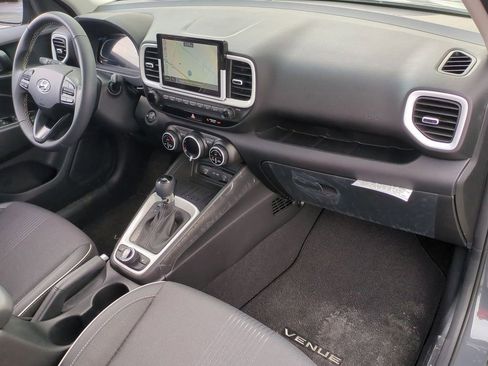 Certified 2025 Hyundai Venue Limited FWD image 27