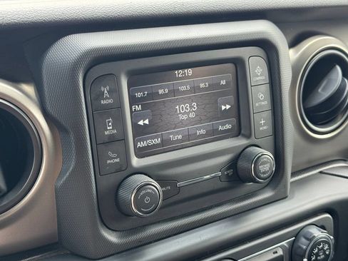 Used 2018 Jeep Wrangler Unlimited Sport S AWD/4WD image 26