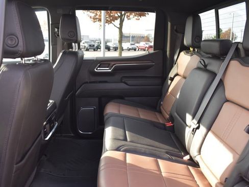 Used 2024 Chevrolet Silverado 1500 High Country w/ Technology Package image 18