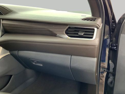 Used 2024 GMC Yukon XL Denali AWD/4WD image 18