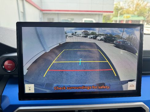 Used 2025 Toyota Tacoma TRD Sport image 18