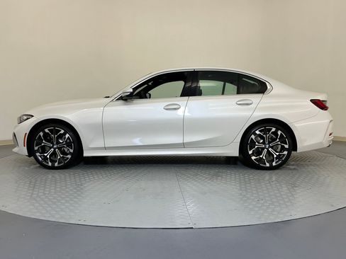 Used 2025 BMW 330i xDrive Sedan w/ Premium Package AWD/4WD image 2
