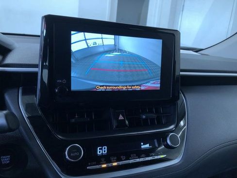 Certified 2025 Toyota Corolla Cross LE image 27