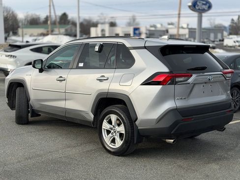 Used 2021 Toyota RAV4 LE image 3