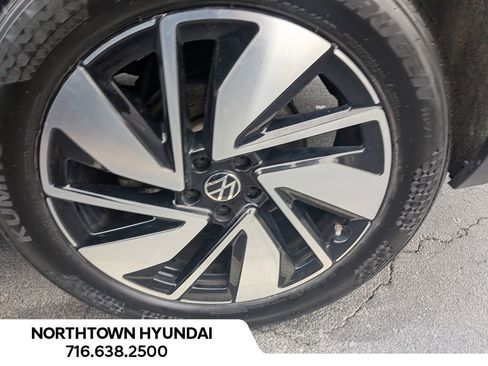 Used 2025 Volkswagen Atlas SE image 45