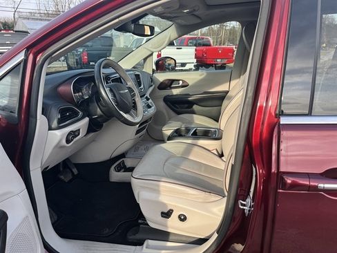 Used 2020 Chrysler Pacifica Limited w/ Tire & Wheel Group image 20