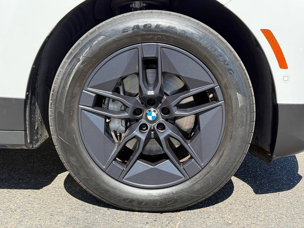 Used 2024 BMW iX xDrive50 AWD/4WD image 15