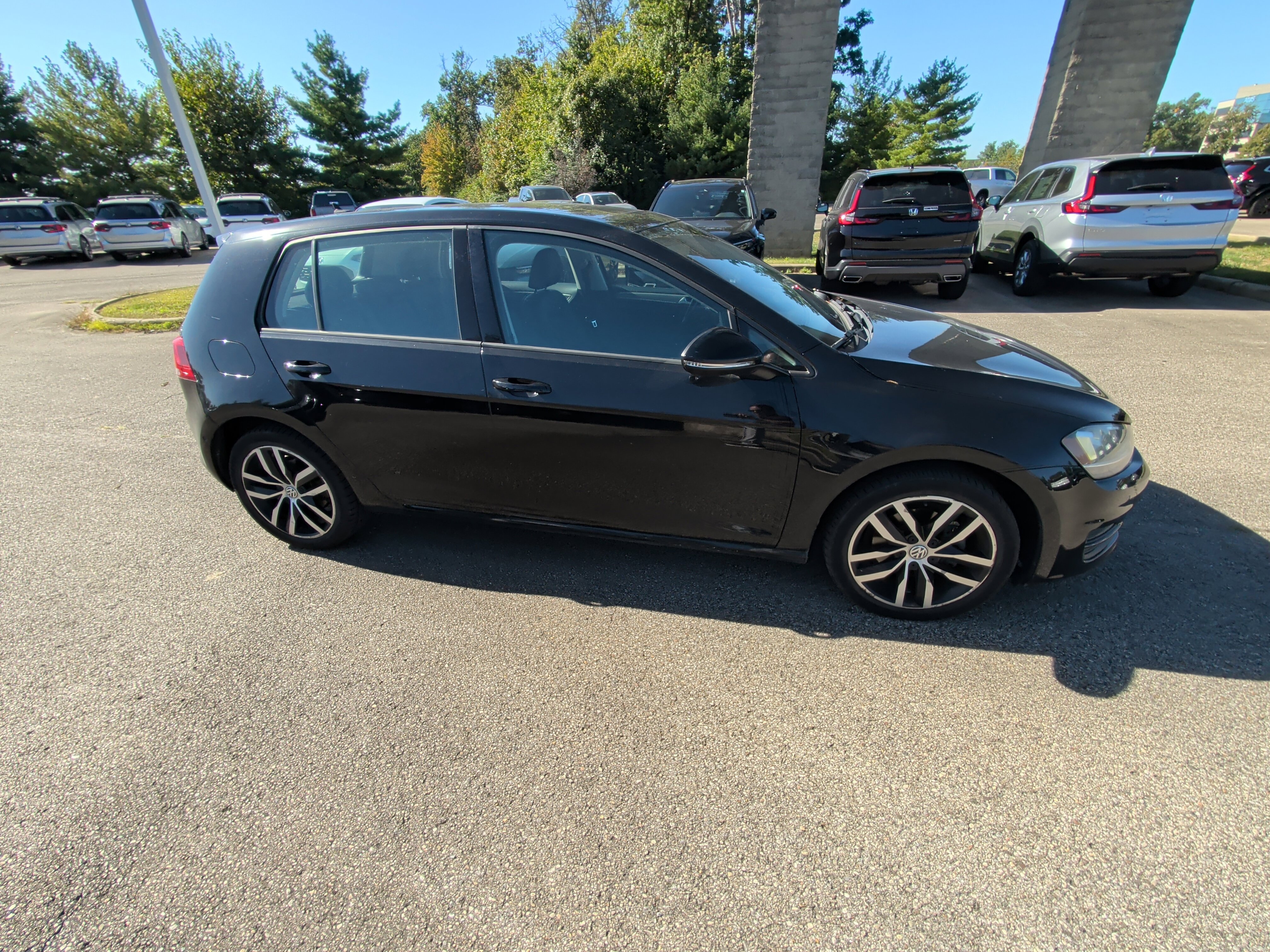 Used 2016 Volkswagen Golf S FWD image 18