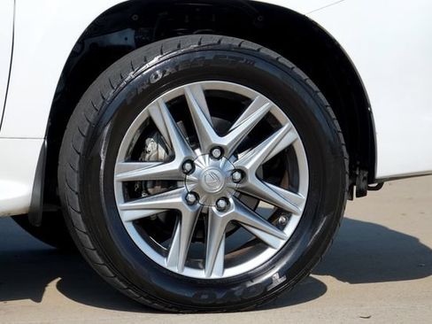 Used 2013 Lexus LX 570 4WD w/ Luxury Pkg w/Pre-crash image 39