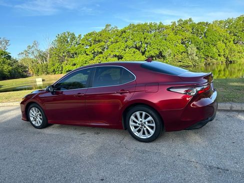 Used 2021 Toyota Camry LE image 3