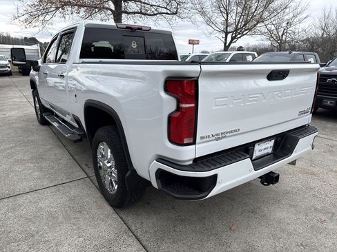 Used 2024 Chevrolet Silverado 2500 High Country w/ Technology Package image 5