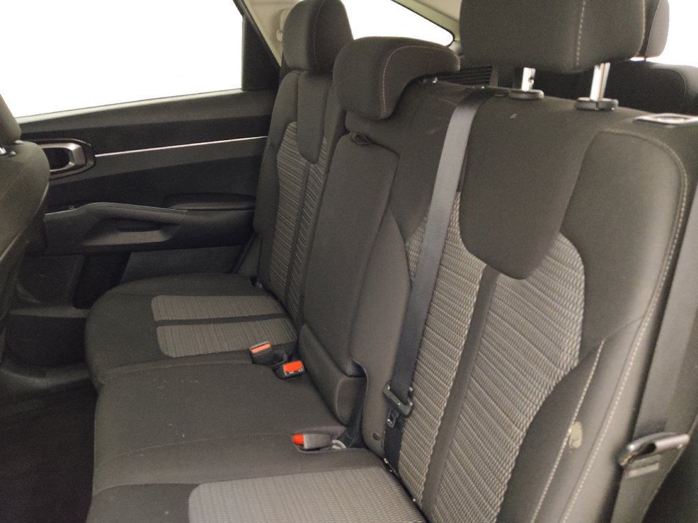 Used 2021 Kia Sorento LX AWD/4WD image 18