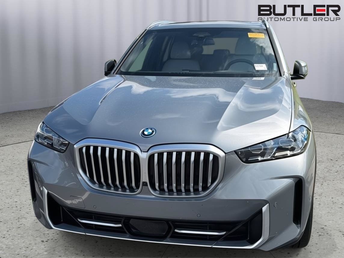 Used 2024 BMW X5 xDrive50e w/ Premium Package AWD/4WD image 3