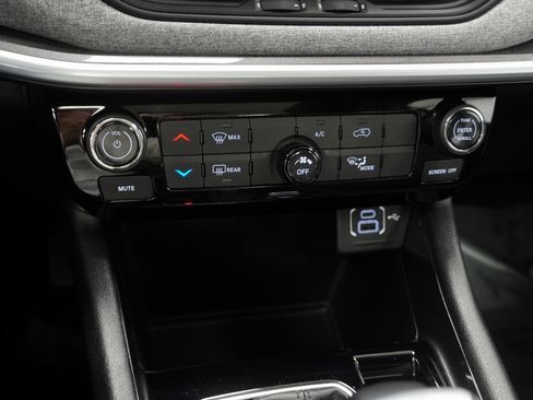 Certified 2023 Jeep Compass Latitude w/ Sun and Sound Group image 32