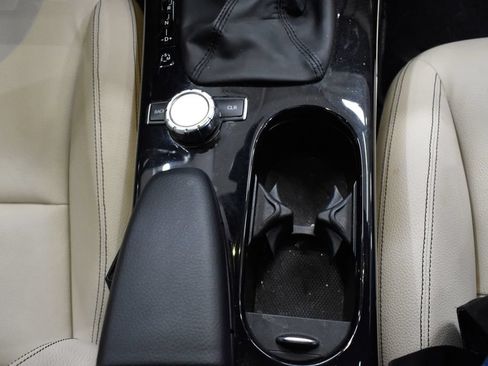 Used 2014 Mercedes-Benz SLK 250 image 28