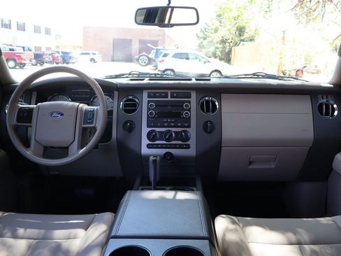 Used 2014 Ford Expedition XLT image 16