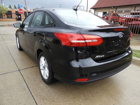 Used 2018 Ford Focus SE FWD image 6