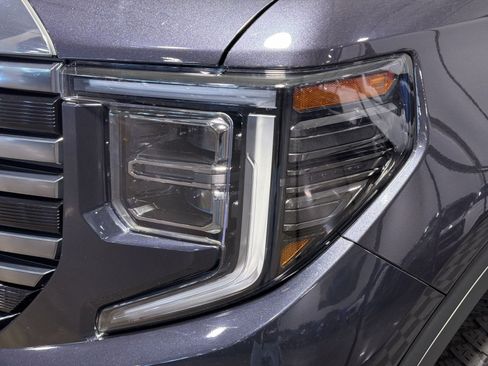Used 2023 GMC Sierra 1500 AT4 w/ AT4 Premium Package AWD/4WD image 13