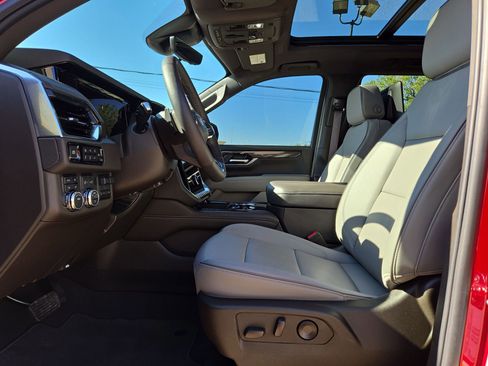 Used 2025 GMC Yukon Elevation w/ Elevation Premium Package image 16