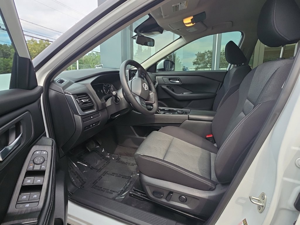 Certified 2026 Nissan Rogue SV AWD/4WD image 10