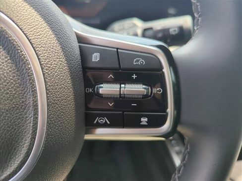 Used 2025 Kia Sorento S FWD image 15