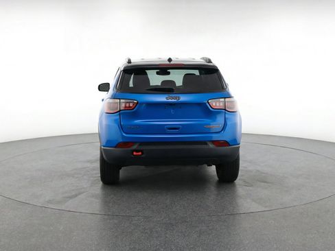 Used 2025 Jeep Compass Trailhawk AWD/4WD image 7