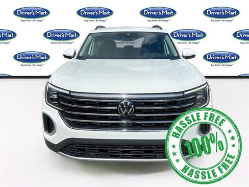 Used 2025 Volkswagen Atlas SE image 2