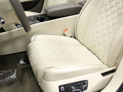 Used 2018 Bentley Flying Spur V8 AWD/4WD image 21