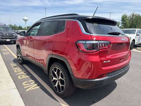 Used 2025 Jeep Compass Limited AWD/4WD image 12