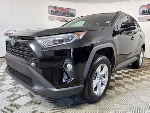 Used 2020 Toyota RAV4 XLE AWD/4WD image 7